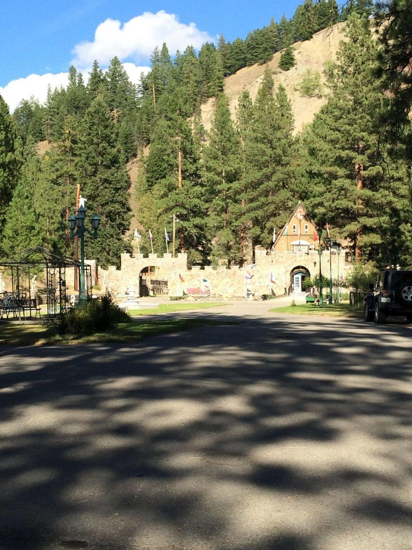 Rainbow Lake Castle Resort Princeton Exterior foto